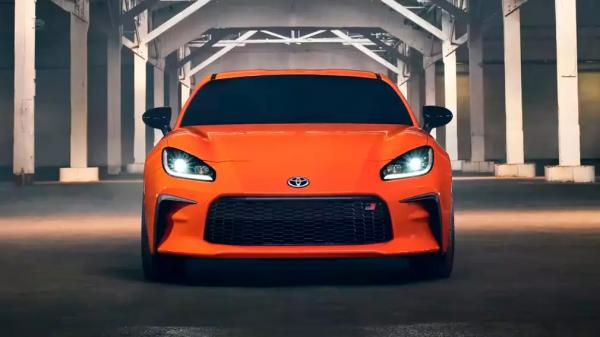 В Россию приехала Toyota GR86: сколько она стоит и чем может заинтересовать