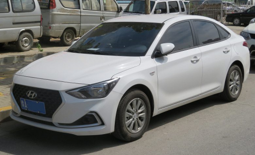 Больше Hyundai Solaris, но с тем же 1,6-литровым и 6-ступенчатым «автоматом» — за 2,25 млн рублей. В Россию привезли новый Hyundai Celesta Больше Hyundai Solaris, но с тем же 1,6-литровым и 6-ступенчатым «автоматом» — за 2,25 млн рублей. В Россию привезли новый Hyundai Celesta