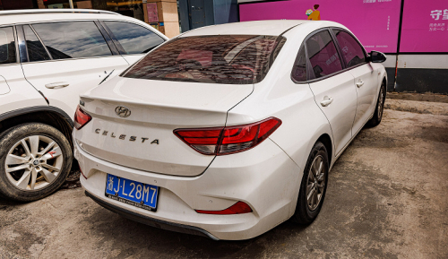 Больше Hyundai Solaris, но с тем же 1,6-литровым и 6-ступенчатым «автоматом» — за 2,25 млн рублей. В Россию привезли новый Hyundai Celesta Больше Hyundai Solaris, но с тем же 1,6-литровым и 6-ступенчатым «автоматом» — за 2,25 млн рублей. В Россию привезли новый Hyundai Celesta