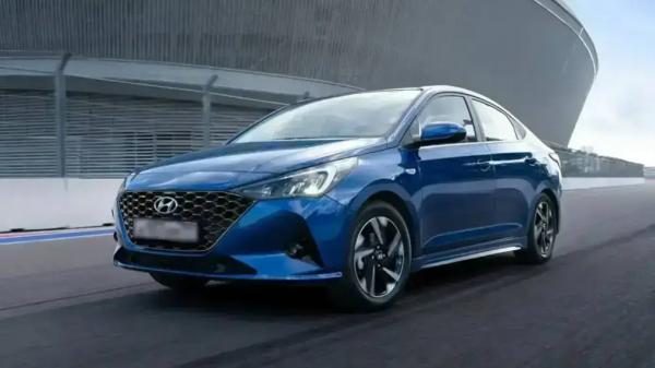 Названа средняя цена 3-летних Kia Rio и Hyundai Solaris в России