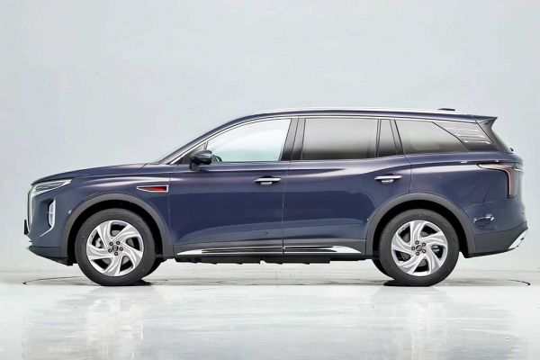 Вскоре на российском рынке дебютирует флагманский кроссовер Hongqi HS7