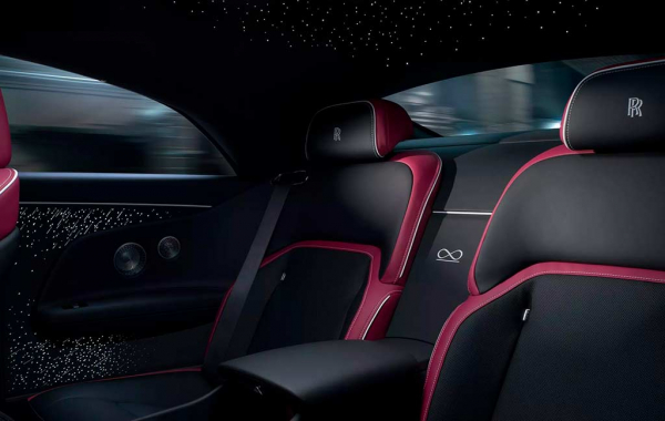 Rolls-Royce Spectre Black Badge: драйверская версия электрического купе