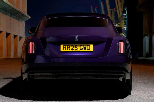 Rolls-Royce Spectre Black Badge: драйверская версия электрического купе