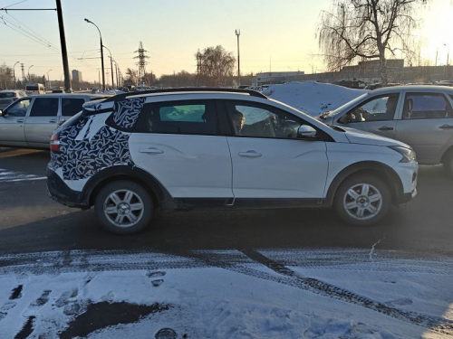 Кросс-универсал Lada Iskra постепенно &laquo;раздевается&raquo;. На дорогах заметили новинку с минимальным камуфляжем