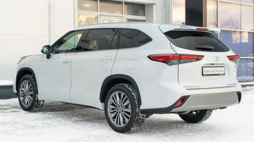 Топовая комплектация, полный привод, &laquo;автомат&raquo;, гарантия 2 года или 100 тыс. км &mdash; 7,25 млн рублей. Названы актуальные цены на Toyota Highlander в России