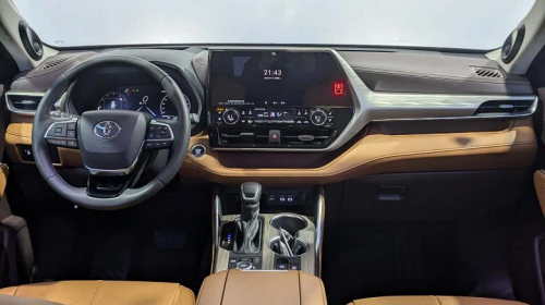 Топовая комплектация, полный привод, &laquo;автомат&raquo;, гарантия 2 года или 100 тыс. км &mdash; 7,25 млн рублей. Названы актуальные цены на Toyota Highlander в России