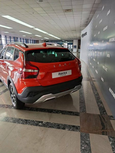 Топовую Lada Iskra в ярком цвете &laquo;Табаско&raquo; выставили на всеобщее обозрение
