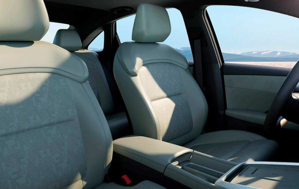 Китайцы из SAIC представили электрический седан Roewe D6