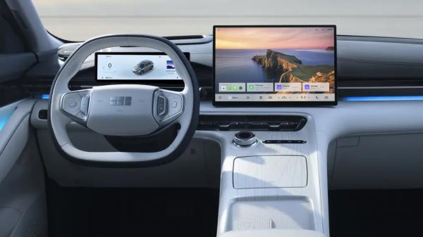 В России стартовали продажи нового электрокроссовера Geely EX5: цены от 3,75 млн рублей