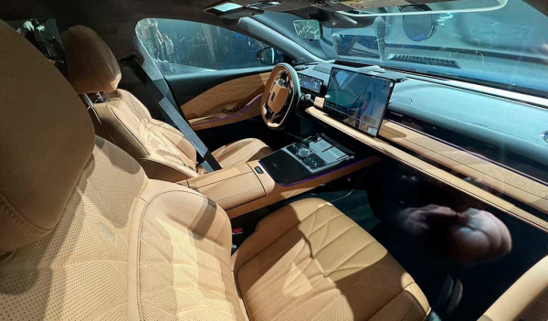 Китайцы из Geely представили большой гибридный седан Galaxy Starshine 8 EM
