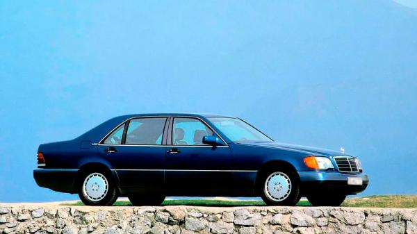 В Москве продают редкий Mercedes S-Class 1995 года с минимальным пробегом в состоянии капсулы времени