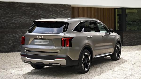 В России продают рестайлинговый Kia Sorento 2025 модельного года. Сколько стоит популярный кроссовер