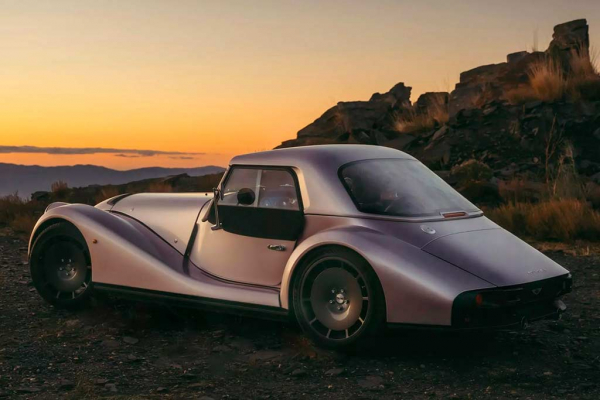 Британцы представили стильный ретро-суперкар Morgan Supersport