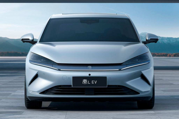 Китайцы представили заднеприводный электрический седан BYD Qin L EV
