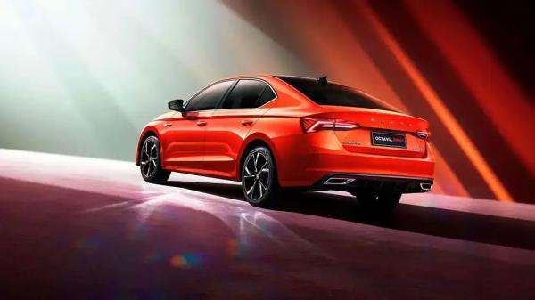 В РФ начались продажи новых  Skoda Octavia Pro: названа цена