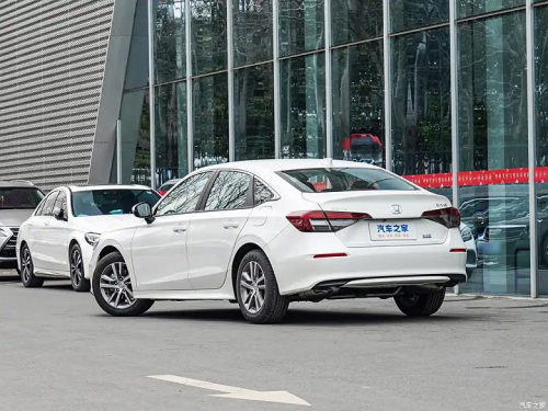Представлена Honda Civic 2025: 203 л.с. и коробка e-CVT