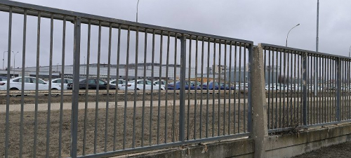 В Lada Vesta обнаружен заводской дефект, до его устранения машины «складируют» на заводе В Lada Vesta обнаружен заводской дефект, до его устранения машины «складируют» на заводе