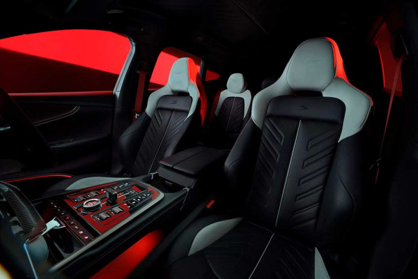 Aston Martin DBX S: самый мощный бензиновый кроссовер на рынке