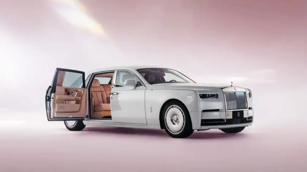 Такой автомобиль только один: представлен Rolls-Royce Phantom Cherry Blossom