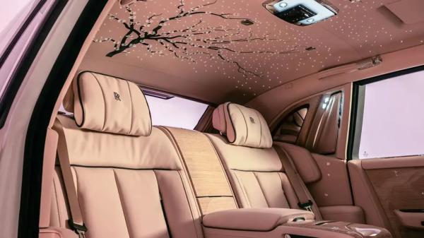Такой автомобиль только один: представлен Rolls-Royce Phantom Cherry Blossom