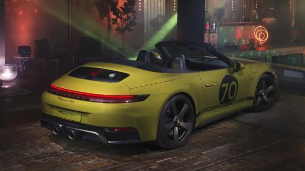В Шанхае показали Porsche 911 Spirit 70 с гибридным силовым агрегатом и винтажным декором