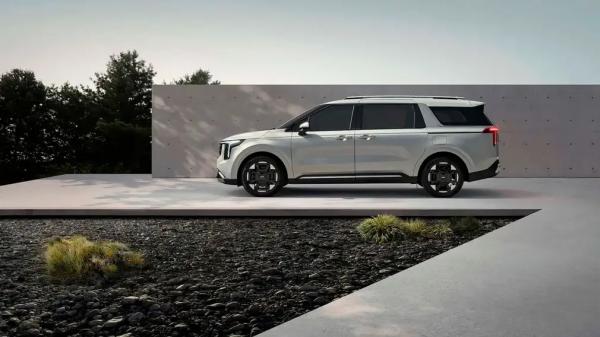 Почти 8 млн рублей: в РФ начались продажи нового Kia Carnival 2025 года выпуска