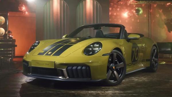 В Шанхае показали Porsche 911 Spirit 70 с гибридным силовым агрегатом и винтажным декором