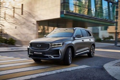 Geely открестилась от истории с массовым закрытием салонов: в России в 2025 году пока закрыто всего два шоурума