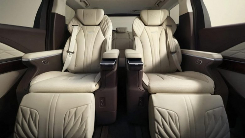 Китайская замена Toyota Alphard и Lexus LM &mdash; в два раза дешевле. Минивэн Hongqi HQ9 с 2,0-литровым мотором и &laquo;автоматом&raquo; оценили в России в 7,69 млн рублей