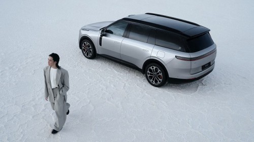Крутой аналог Li Auto L9 с полным приводом, адаптивной подвеской, 857 л.с. и двумя 30-дюймовыми экранами. Lynk & Co 900 поступил в продажу в Китае, цены &mdash; от 38,7 тыс. долларов