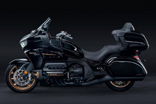 На замену Honda Gold Wing. Great Wall Souo — первый в мире мотоцикл с горизонтально-оппозитным 8-цилиндровым мотором — может официально появиться в России На замену Honda Gold Wing. Great Wall Souo — первый в мире мотоцикл с горизонтально-оппозитным 8-цилиндровым мотором — может официально появиться в России