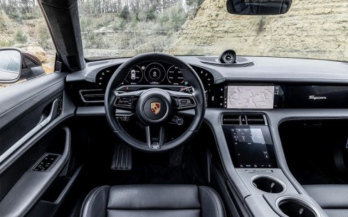 Porsche Taycan Cross Turismo вернулся в Россию по параллельному импорту и с космическим ценником