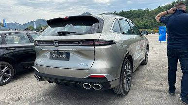Совершенно новый Changan CS75 Plus с японским 8-ступенчатым &laquo;автоматом&raquo; появится в России, в Китае кроссовер продают очень дешево