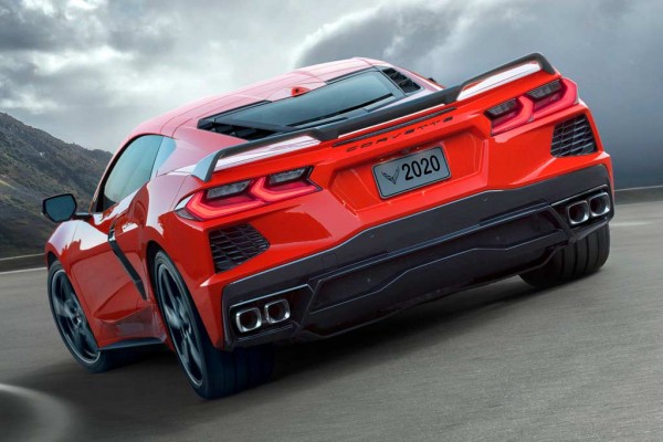 Модернизированный Chevrolet Corvette C8 сохранил прежнюю внешность, но получил новый салон