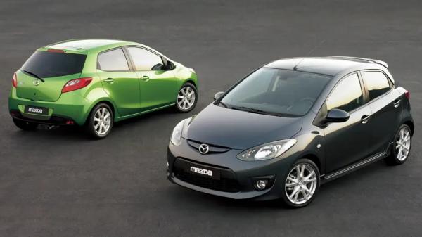 Стояла в гараже: в России выставили на продажу новую Mazda 2 2008 года выпуска