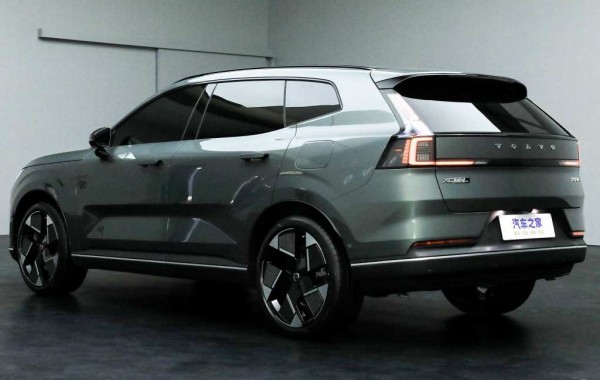 Шведы рассекретили дальнобойный гибридный кроссовер Volvo XC70