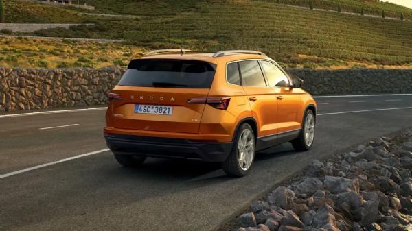 Очень дорого: в РФ начали продавать новые кроссоверы Skoda Karoq