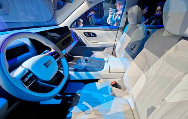 Geely Galaxy M9: большой гибридный кроссовер с запасом хода свыше 1 500 км