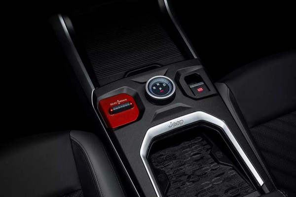 Новый Jeep Compass дебютировал с гибридными и электрическими установками