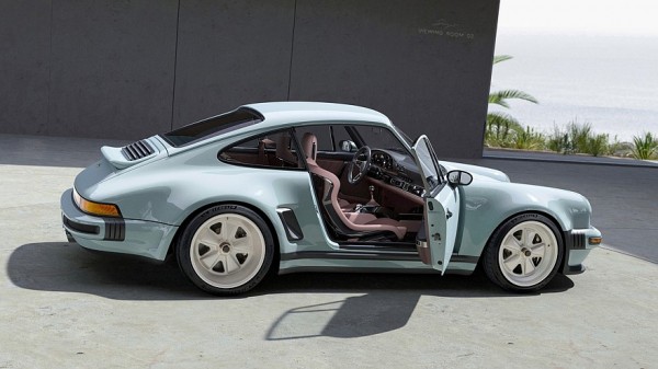 Очередной крутой Porsche 911 от Singer: широкий кузов, четыре фары и атмосферные 426 л.с.