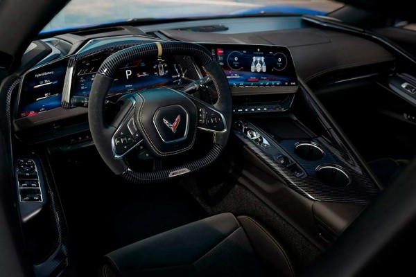 Модернизированный Chevrolet Corvette C8 сохранил прежнюю внешность, но получил новый салон