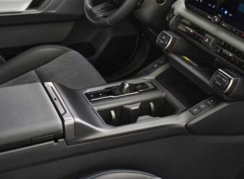 Представлен новый Toyota RAV4 2026: кроссовер шестого поколения