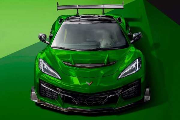 Модернизированный Chevrolet Corvette C8 сохранил прежнюю внешность, но получил новый салон