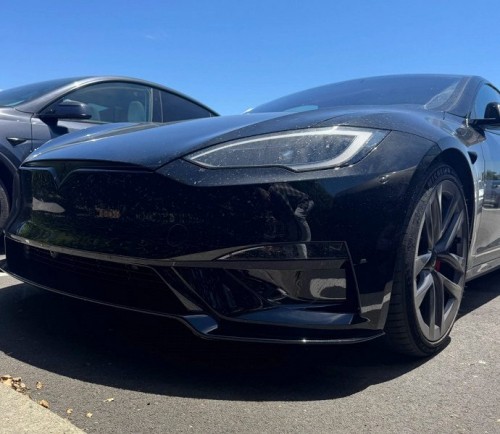 Это абсолютно новая Tesla Model S Plaid 2026. Появились первые фото без камуфляжа
