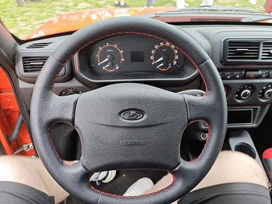 Это Lada Niva Sport в совершенно новом цвете: машину показали на фото