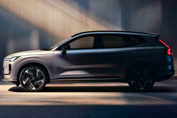 Шведы рассекретили дальнобойный гибридный кроссовер Volvo XC70