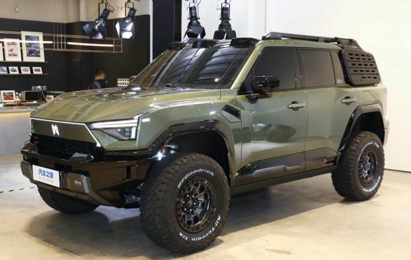 Китайцы из Dongfeng показали брутальный гибридный вездеход M-Hero M817