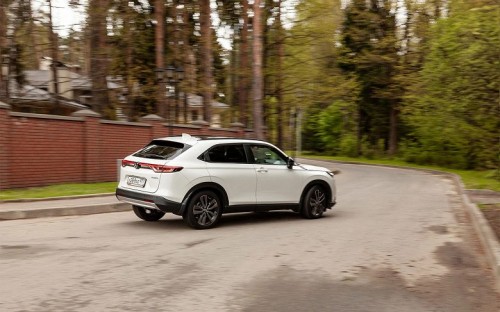 Honda HR-V в новом образе доступны в России с 3-летней гарантией. Но без гарантии за эти деньги можно купить две такие же Honda Vezel Honda HR-V в новом образе доступны в России с 3-летней гарантией. Но без гарантии за эти деньги можно купить две такие же Honda Vezel