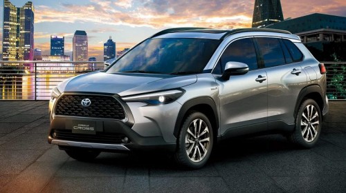 Кроссовер Toyota Corolla Cross подешевел в России до 2,18 млн рублей (а машины в наличии &mdash; от 2,65 млн рублей)