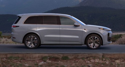Официальные Li Auto в России оказались значительно дороже &laquo;серых&raquo; &mdash; разница достигает 1,2 млн рублей